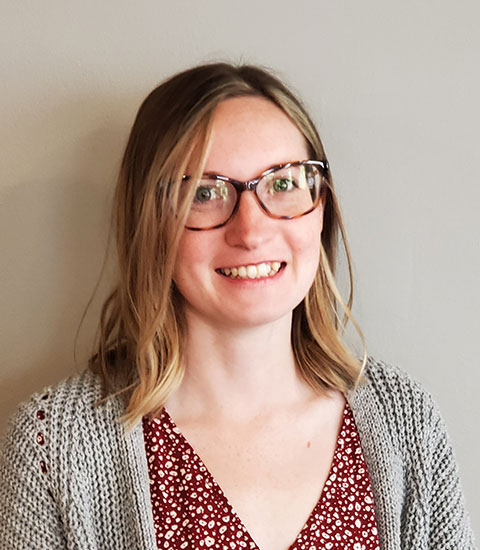 rah-kelseyyungblut-headshot-01